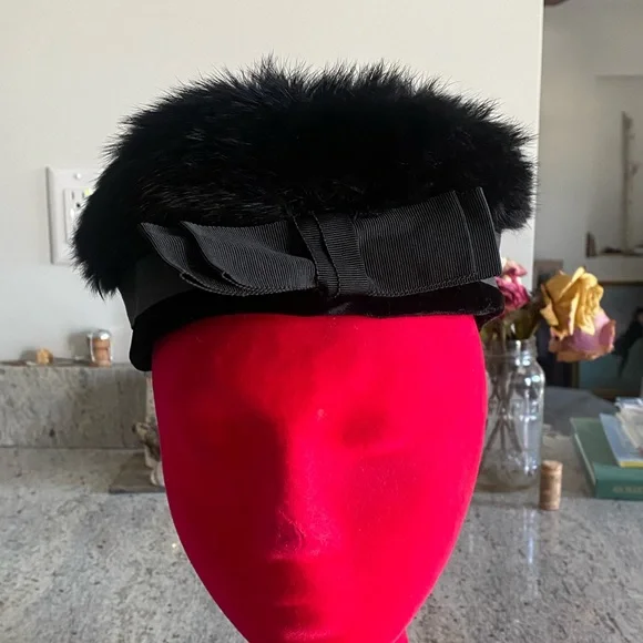 Vintage Black fur hat with bow & satin lining. Classy and cute! - Picture 1 of 7